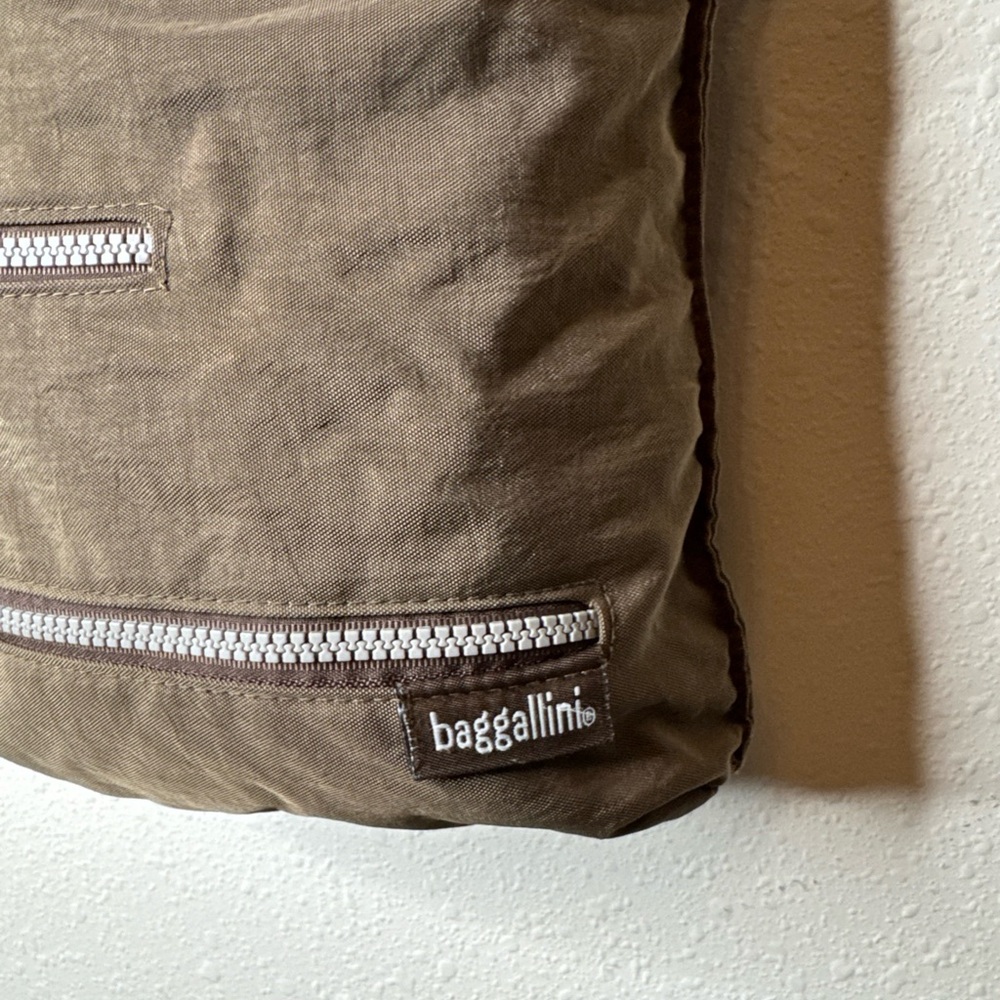 Baggallini Olive Messenger Bag - Picture 2 of 11